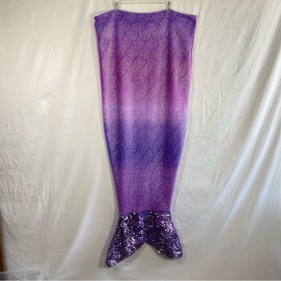 Jay Franco & Sons Plush & Playful Purple Mermaid Tail Sparkly Sequins Blanket - Picture 4 of 7